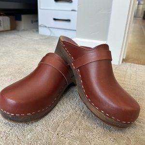 sandgrens clogs size 39. US 8. in DUBLIN - COGNAC VEG